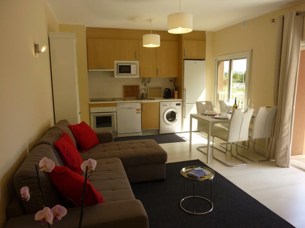 Beach & Sea Apt, Fast Wifi, Airco, Private Parking And Pool Portimão Exteriör bild
