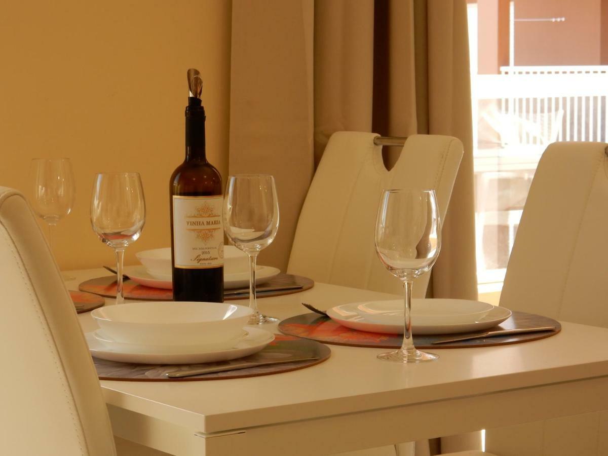 Beach & Sea Apt, Fast Wifi, Airco, Private Parking And Pool Portimão Exteriör bild
